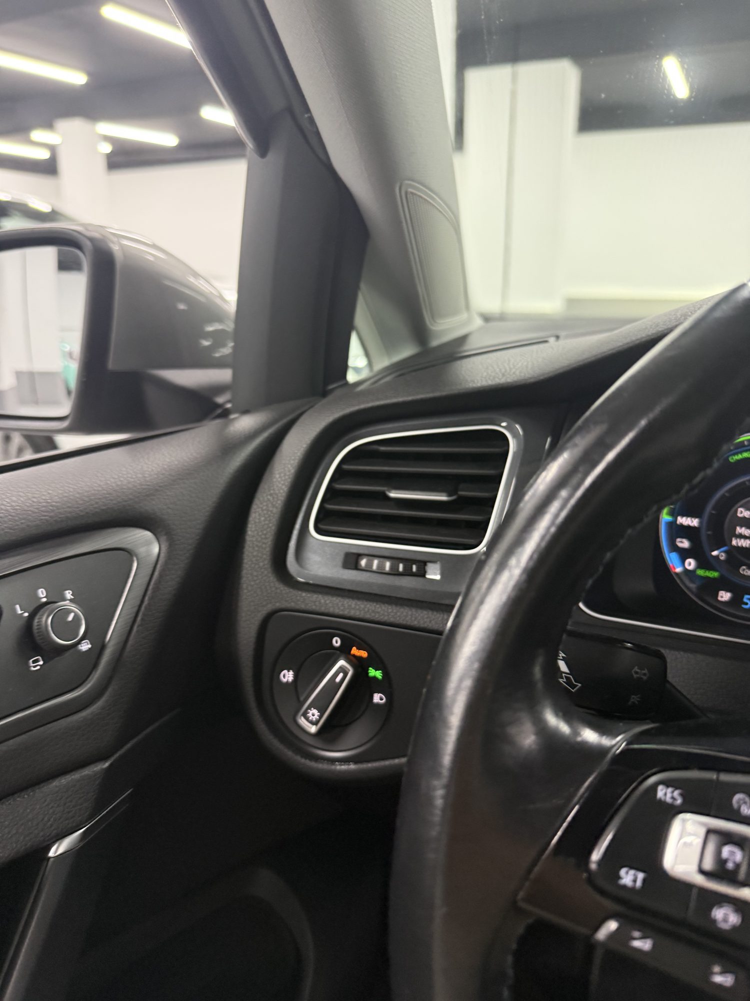 Volkswagen e-Golf VII 136CV Automático — Eléctrico 100% | Ocasión en Zaragoza Volkswagen e-Golf VII 136CV Automático — Eléctrico 100% | Ocasión en Zaragoza