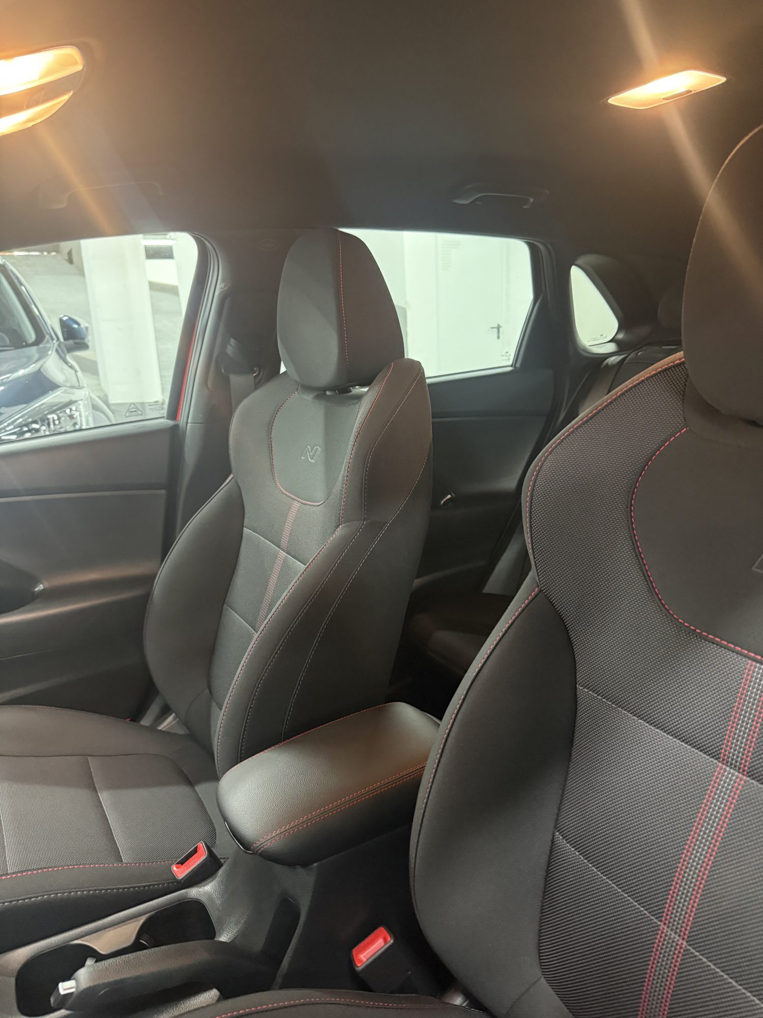 Interior deportivo Hyundai i30 N-Line 30 Aniversario asientos deportivos volante cuero Interior deportivo Hyundai i30 N-Line 30 Aniversario asientos deportivos volante cuero