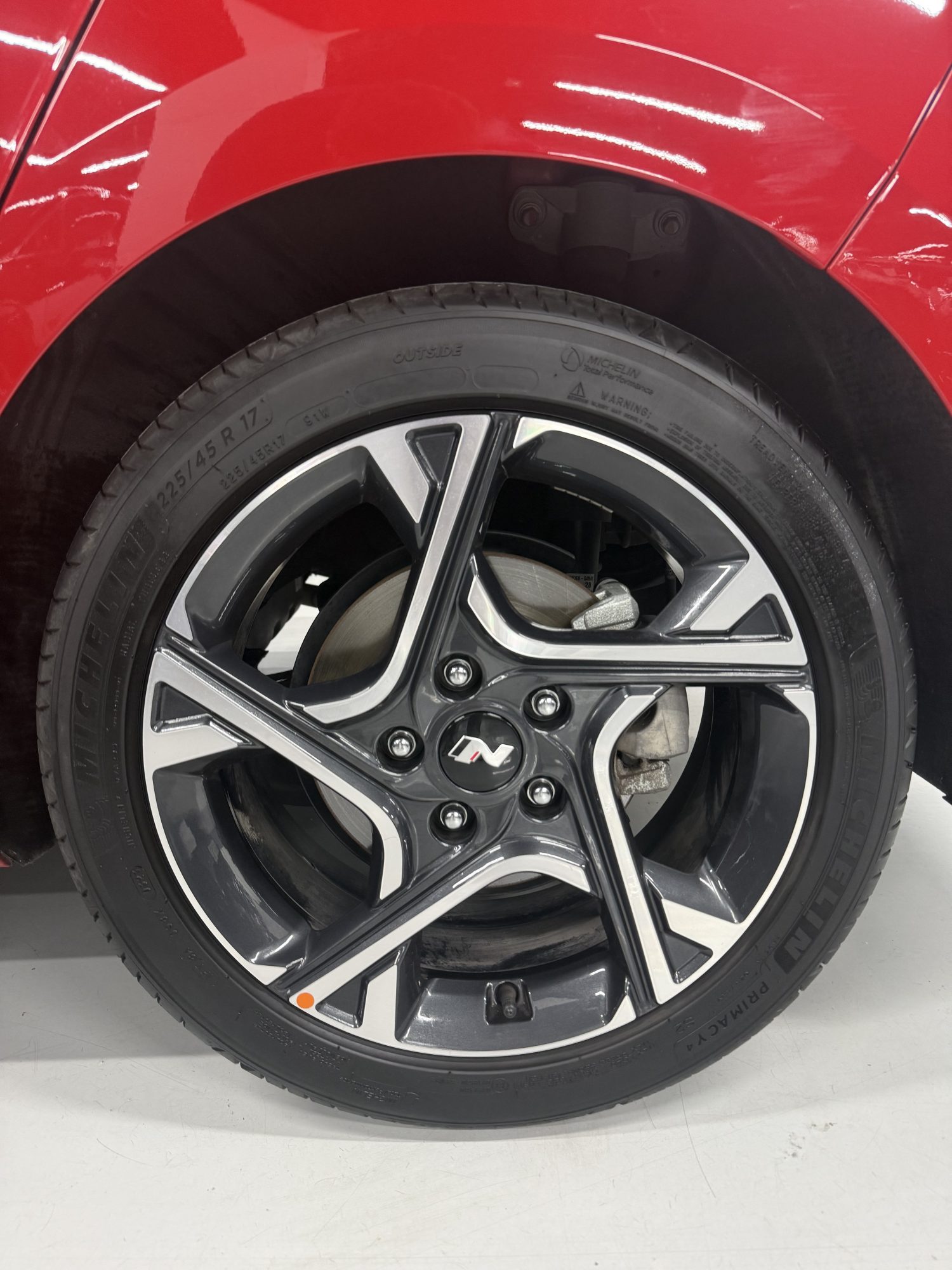 Hyundai i30 N-Line llantas aleación 17 pulgadas doble salida escape cromada Hyundai i30 N-Line llantas aleación 17 pulgadas doble salida escape cromada