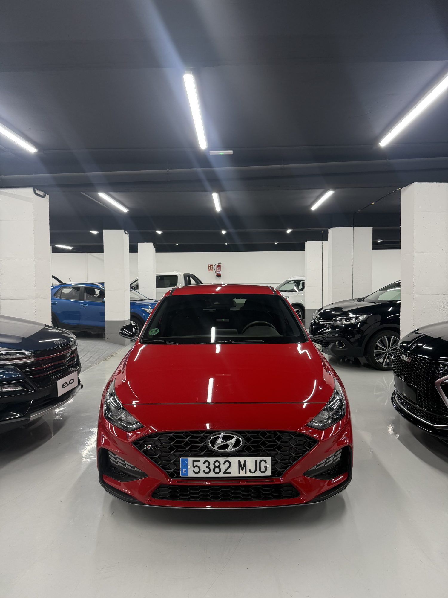 Hyundai i30 N-Line 30 Aniversario 120CV seminuevo 2023 vista frontal en SZ Motor Zaragoza Hyundai i30 N-Line 30 Aniversario 120CV seminuevo 2023 vista frontal en SZ Motor Zaragoza