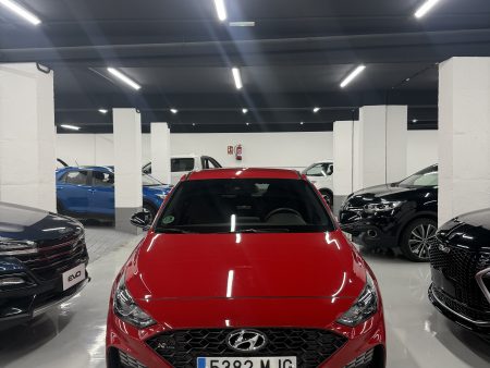 Hyundai i30 N-Line 30 Aniversario 120CV seminuevo 2023 vista frontal en SZ Motor Zaragoza Hyundai i30 N-Line 30 Aniversario 120CV seminuevo 2023 vista frontal en SZ Motor Zaragoza