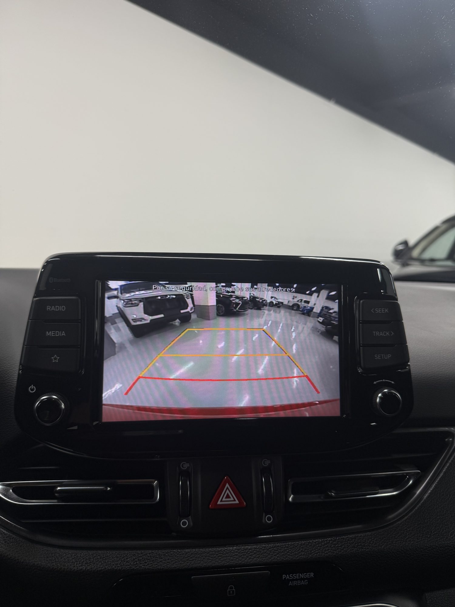 Salpicadero Hyundai i30 pantalla táctil 8 pulgadas Apple CarPlay Android Auto Salpicadero Hyundai i30 pantalla táctil 8 pulgadas Apple CarPlay Android Auto