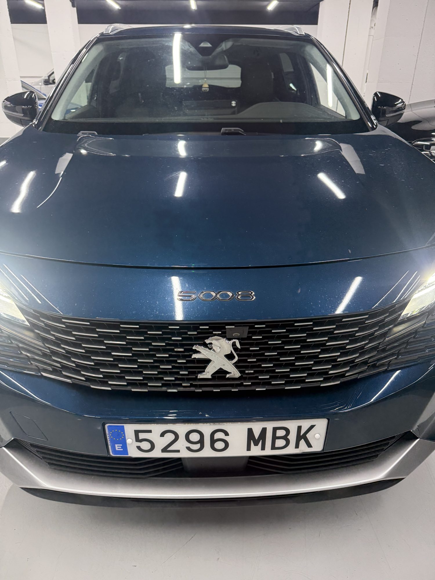 Peugeot 5008 Allure Pack azul oscuro 2022 vista frontal lateral en SZ Motor Zaragoza