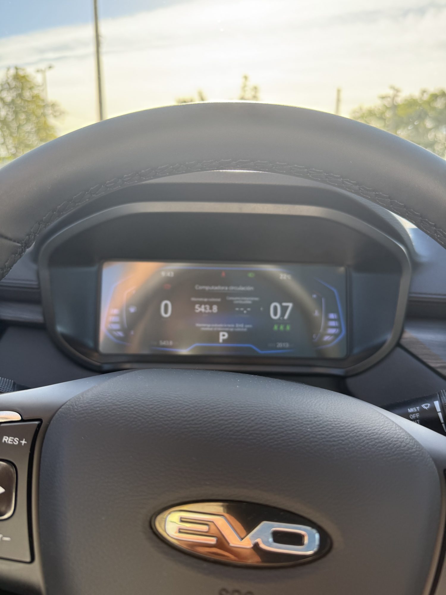 Interior EVO Cuatro CVT pantalla 10,25 pulgadas cuadro digital 7 pulgadas cargador inalámbrico Interior EVO Cuatro CVT pantalla 10,25 pulgadas cuadro digital 7 pulgadas cargador inalámbrico
