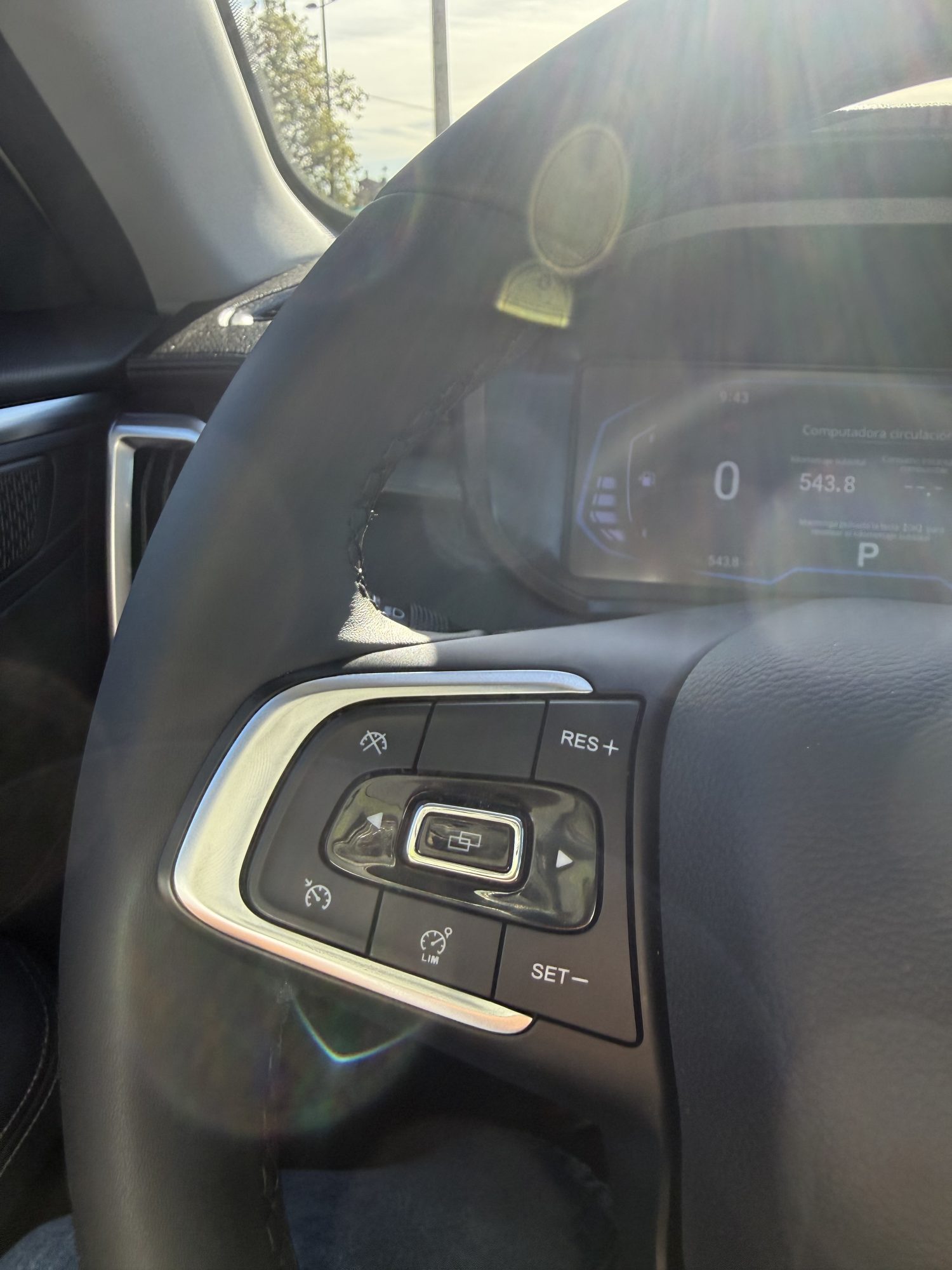 Interior EVO Cuatro CVT pantalla 10,25 pulgadas cuadro digital 7 pulgadas cargador inalámbrico Interior EVO Cuatro CVT pantalla 10,25 pulgadas cuadro digital 7 pulgadas cargador inalámbrico