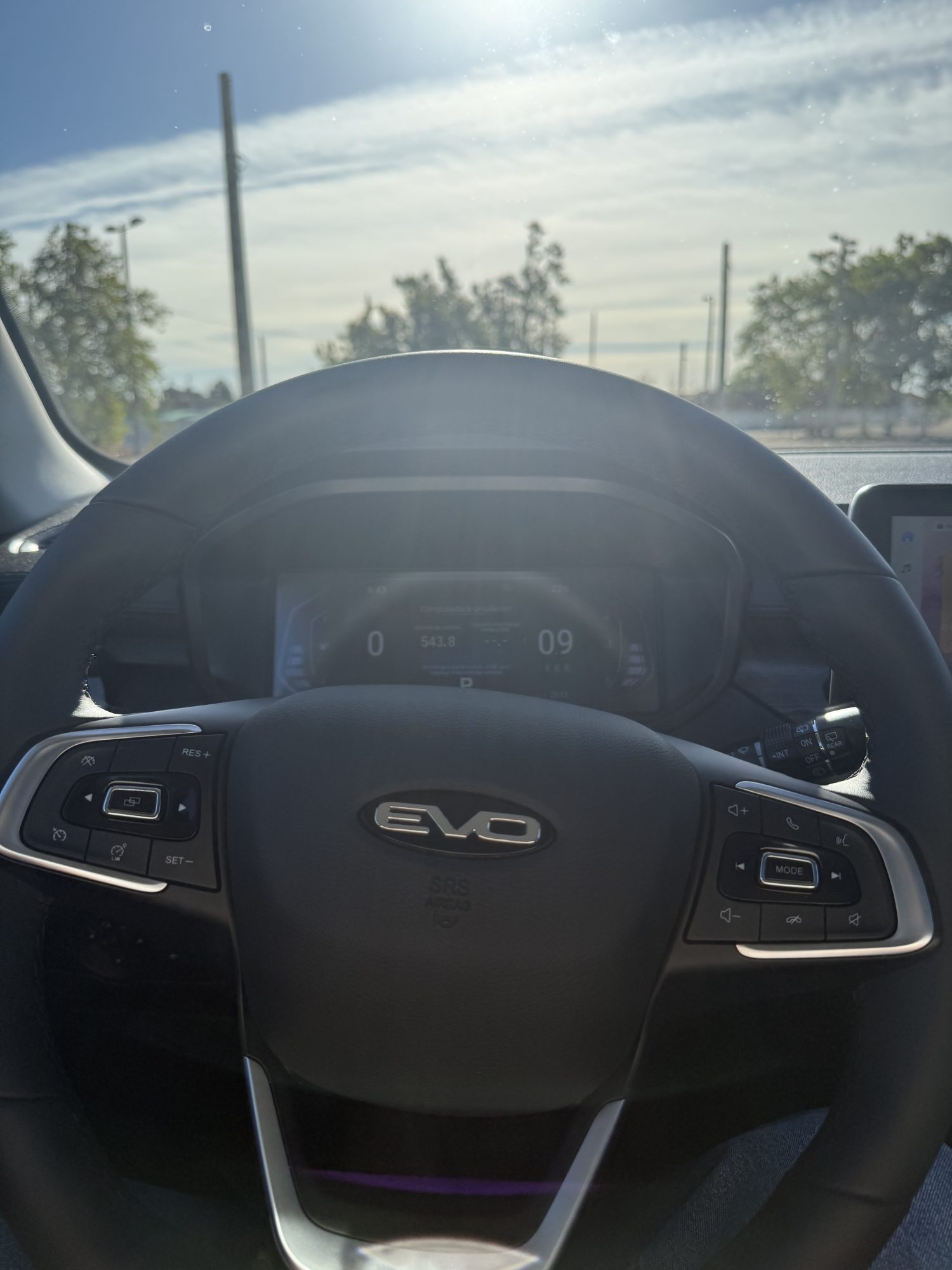 Interior EVO Cuatro CVT pantalla 10,25 pulgadas cuadro digital 7 pulgadas cargador inalámbrico Interior EVO Cuatro CVT pantalla 10,25 pulgadas cuadro digital 7 pulgadas cargador inalámbrico