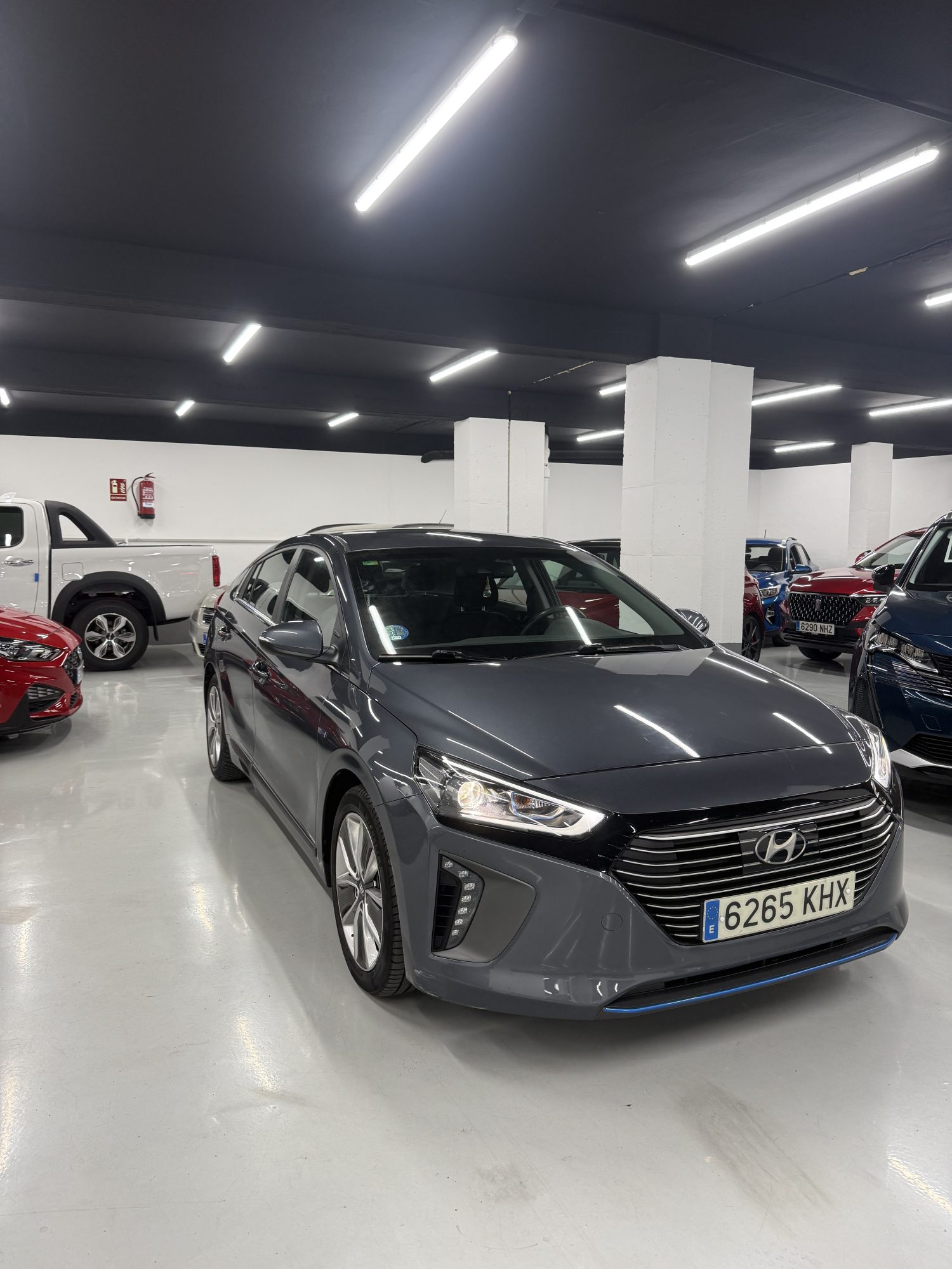 Hyundai Ioniq 1.6 HEV 141CV Tecno Gris (2018) en Zaragoza – SZ Motor