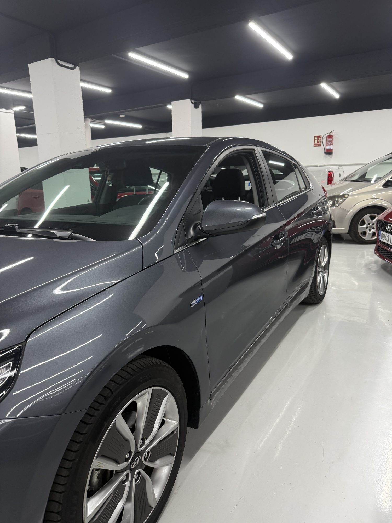 Hyundai Ioniq 1.6 HEV 141CV Tecno Gris (2018) en Zaragoza – SZ Motor