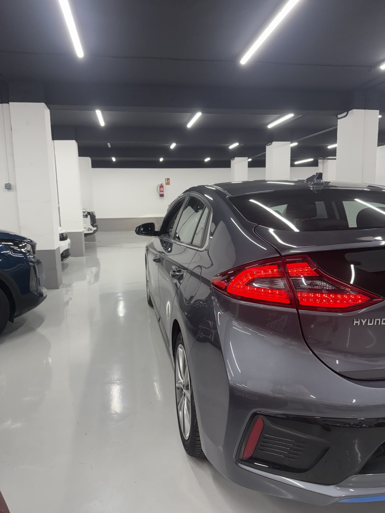 Hyundai Ioniq 1.6 HEV 141CV Tecno Gris (2018) en Zaragoza – SZ Motor