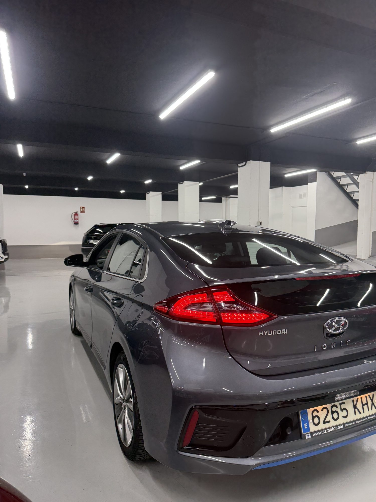 Hyundai Ioniq 1.6 HEV 141CV Tecno Gris (2018) en Zaragoza – SZ Motor
