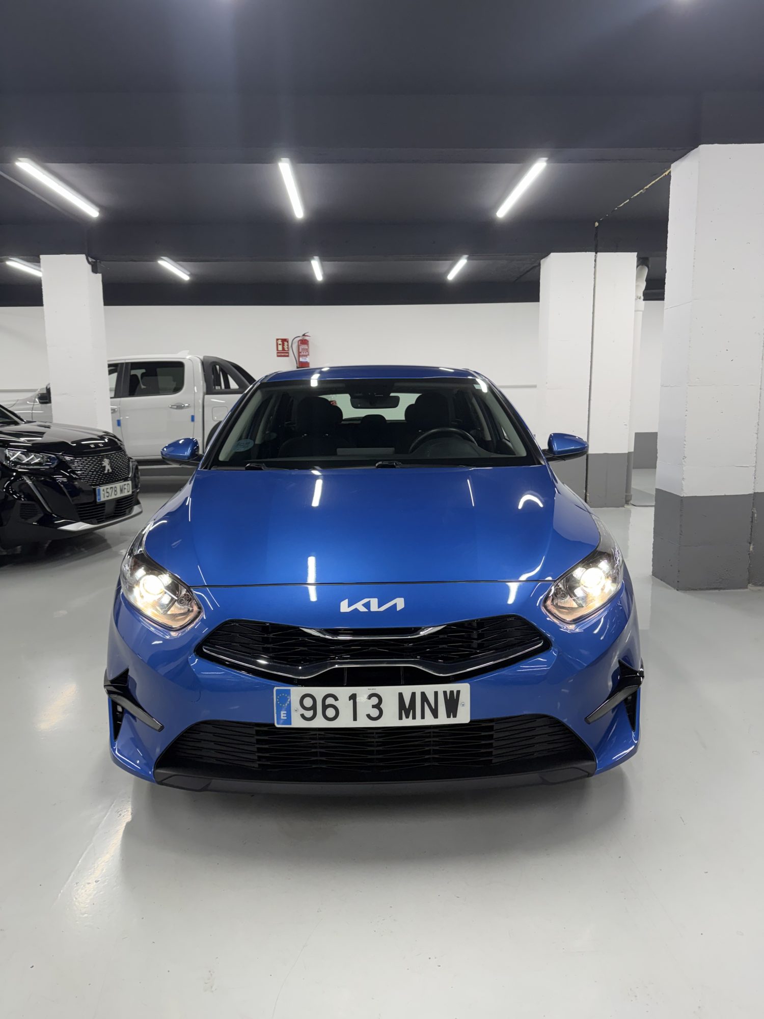 Kia Ceed segunda mano Zaragoza acabado Drive color azul vista frontal en SZ Motor Kia Ceed segunda mano Zaragoza acabado Drive color azul vista frontal en SZ Motor