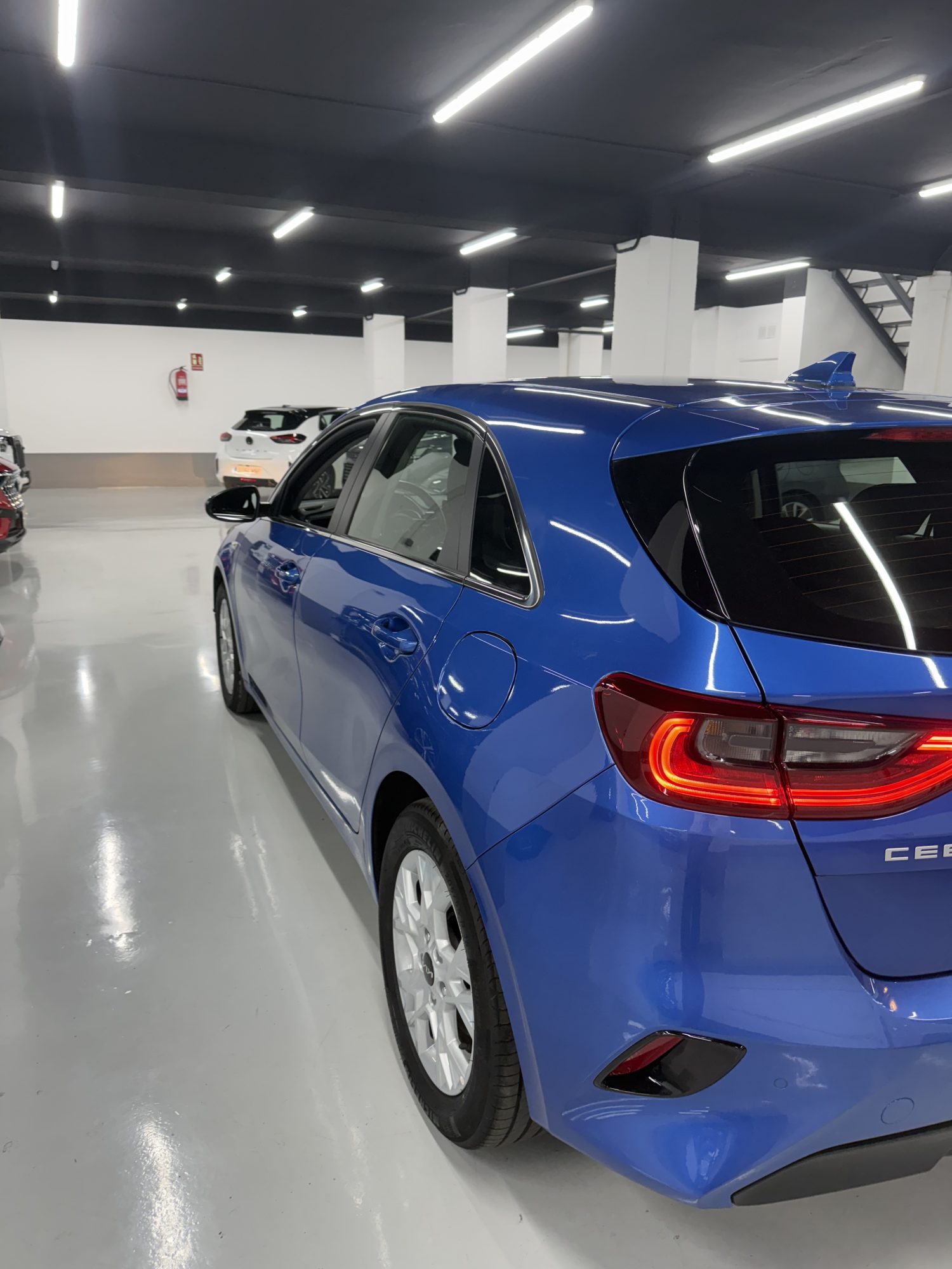 Kia Ceed segunda mano Zaragoza acabado Drive color azul vista trasera en SZ Motor Kia Ceed segunda mano Zaragoza acabado Drive color azul vista trasera en SZ Motor