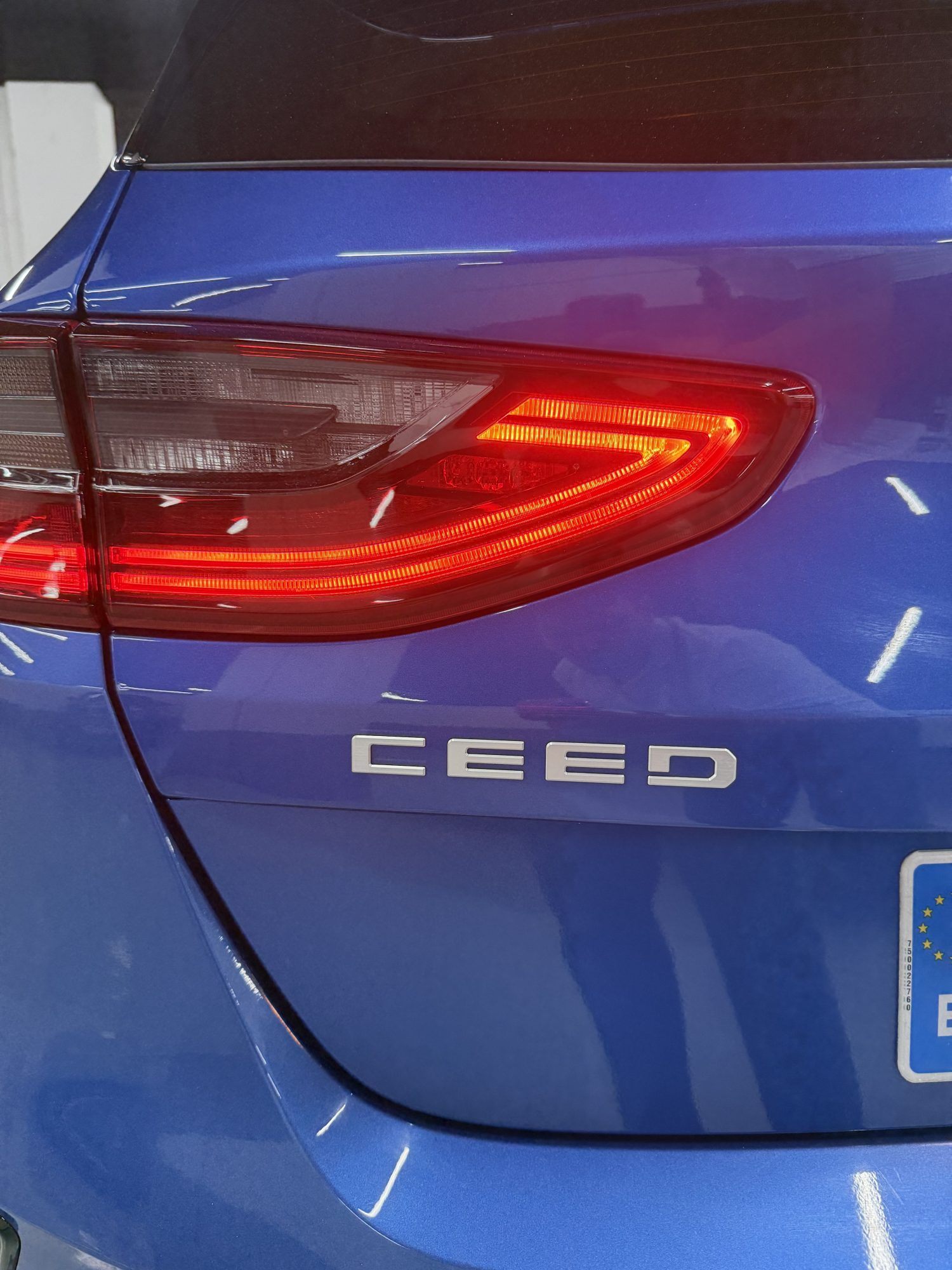 Kia Ceed segunda mano Zaragoza acabado Drive color azul vista detalle en SZ Motor Kia Ceed segunda mano Zaragoza acabado Drive color azul vista detalle en SZ Motor