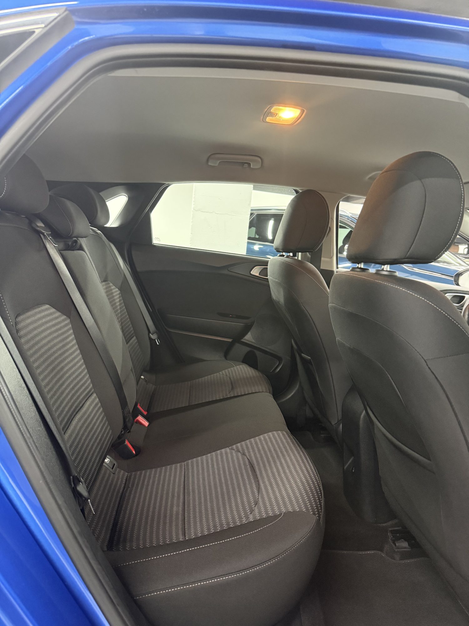 Kia Ceed segunda mano Zaragoza acabado Drive color azul vista habitáculo interior en SZ Motor Kia Ceed segunda mano Zaragoza acabado Drive color azul vista habitáculo interior en SZ Motor