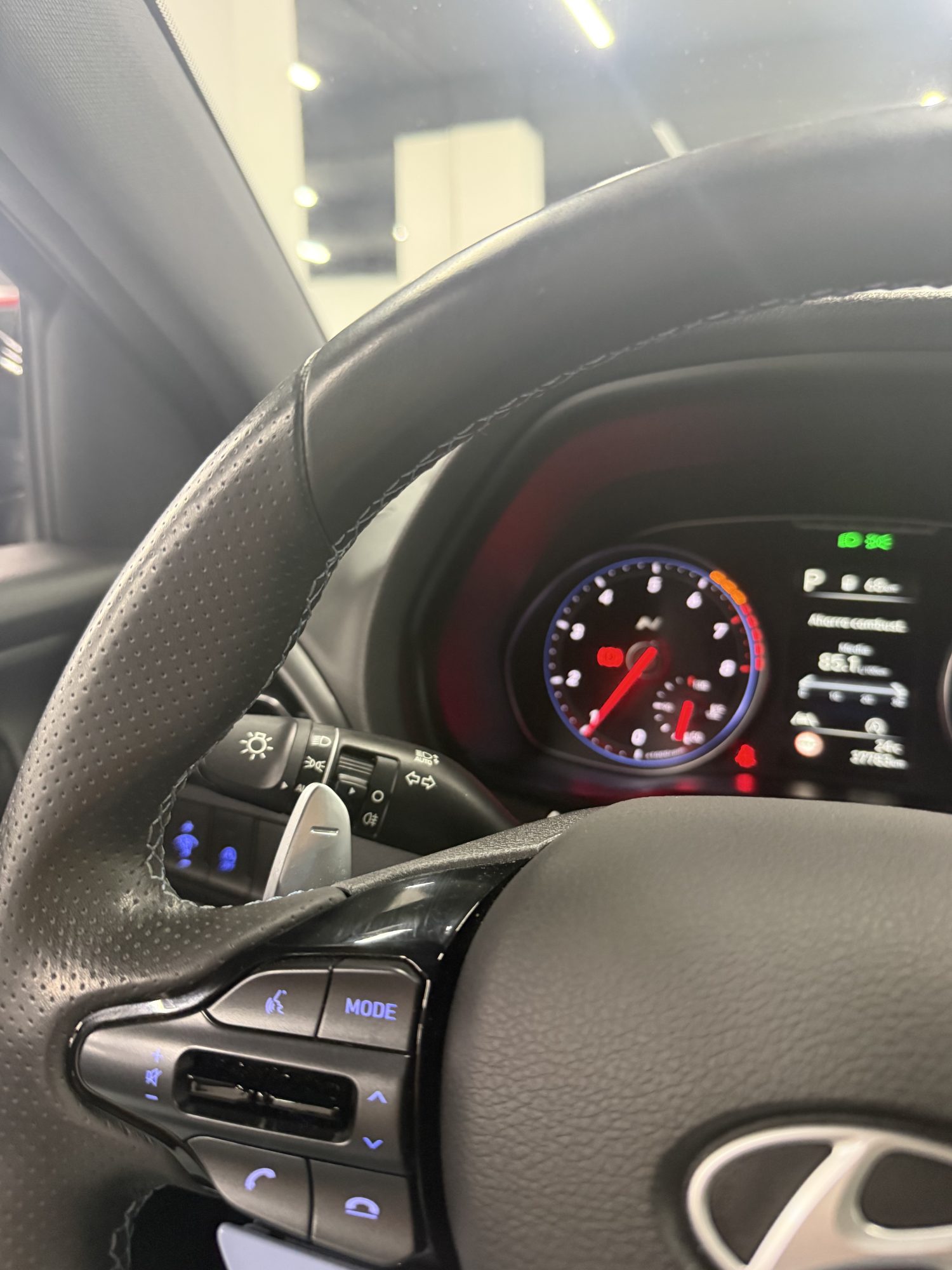 Interior deportivo y asientos bucket del Hyundai i30 N 280CV Performance Zaragoza en C/ Miguel Servet 64. Interior deportivo y asientos bucket del Hyundai i30 N 280CV Performance Zaragoza en C/ Miguel Servet 64.