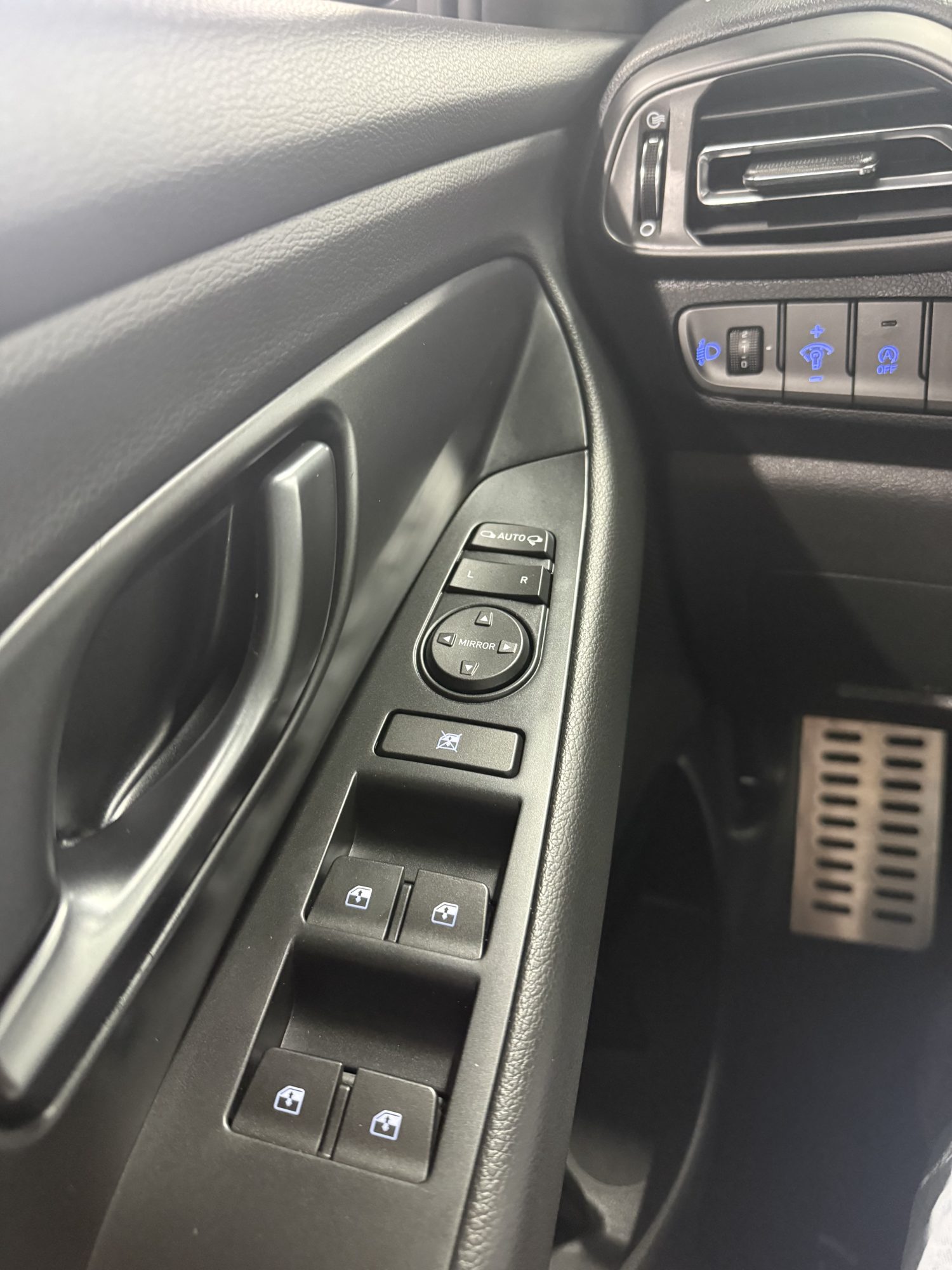 Interior deportivo y asientos bucket del Hyundai i30 N 280CV Performance Zaragoza en C/ Miguel Servet 64. Interior deportivo y asientos bucket del Hyundai i30 N 280CV Performance Zaragoza en C/ Miguel Servet 64.