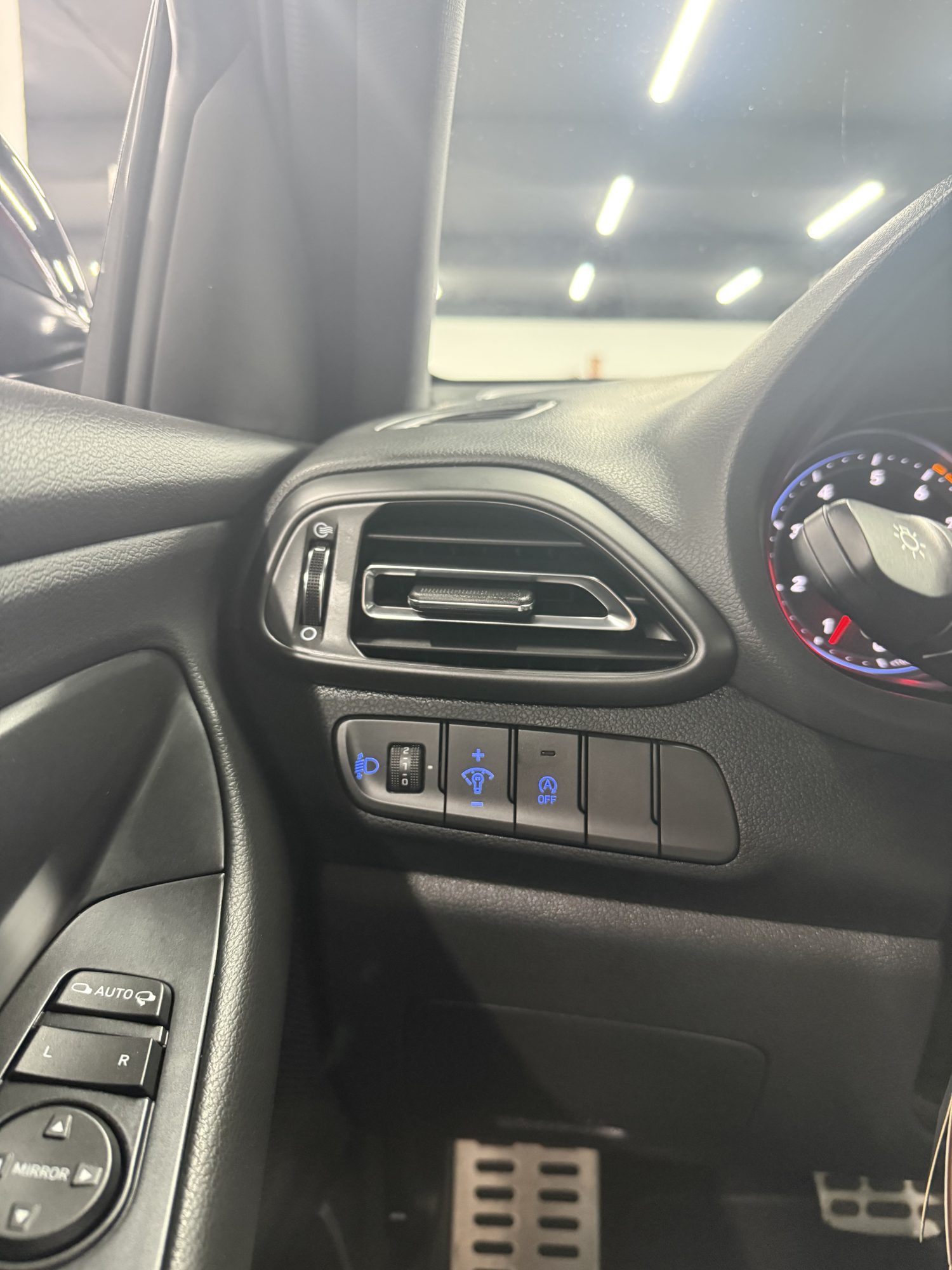 Interior deportivo y asientos bucket del Hyundai i30 N 280CV Performance Zaragoza en C/ Miguel Servet 64. Interior deportivo y asientos bucket del Hyundai i30 N 280CV Performance Zaragoza en C/ Miguel Servet 64.