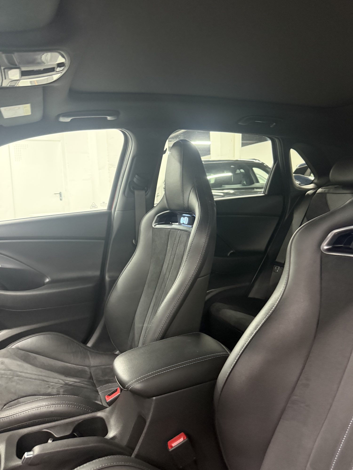 Interior deportivo y asientos bucket del Hyundai i30 N 280CV Performance Zaragoza en C/ Miguel Servet 64. Interior deportivo y asientos bucket del Hyundai i30 N 280CV Performance Zaragoza en C/ Miguel Servet 64.