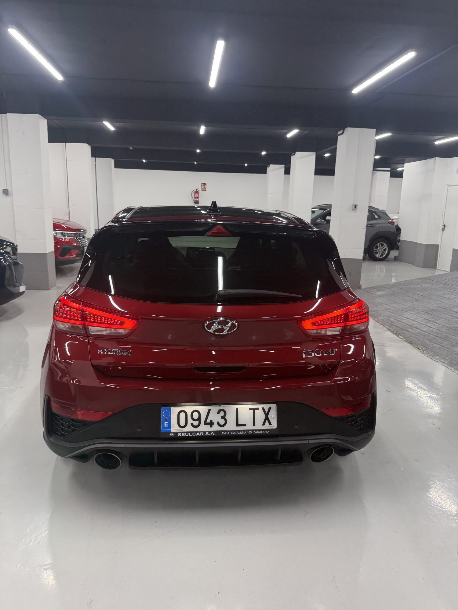 Perfil trasero con techo panorámico Sky del Hyundai i30 N 280CV Performance Zaragoza. Perfil trasero con techo panorámico Sky del Hyundai i30 N 280CV Performance Zaragoza.