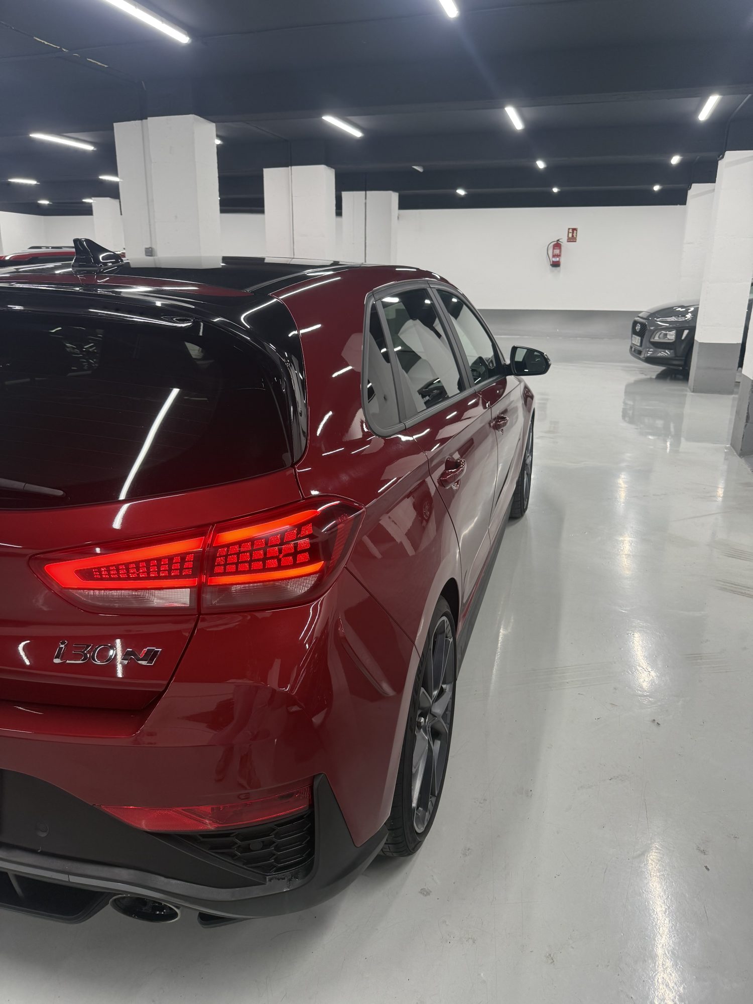 Perfil lateral con techo panorámico Sky del Hyundai i30 N 280CV Performance Zaragoza. Perfil lateral con techo panorámico Sky del Hyundai i30 N 280CV Performance Zaragoza.