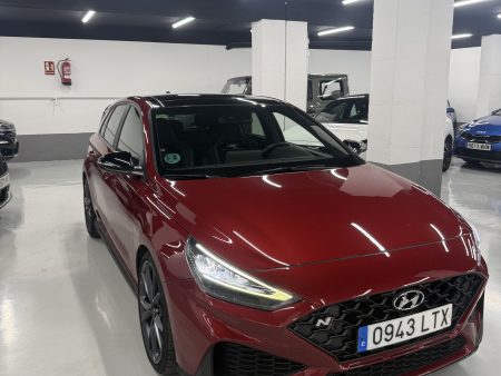 Frontal deportivo del Hyundai i30 N 280CV Performance Zaragoza en color rojo metálico en SZ Motor.