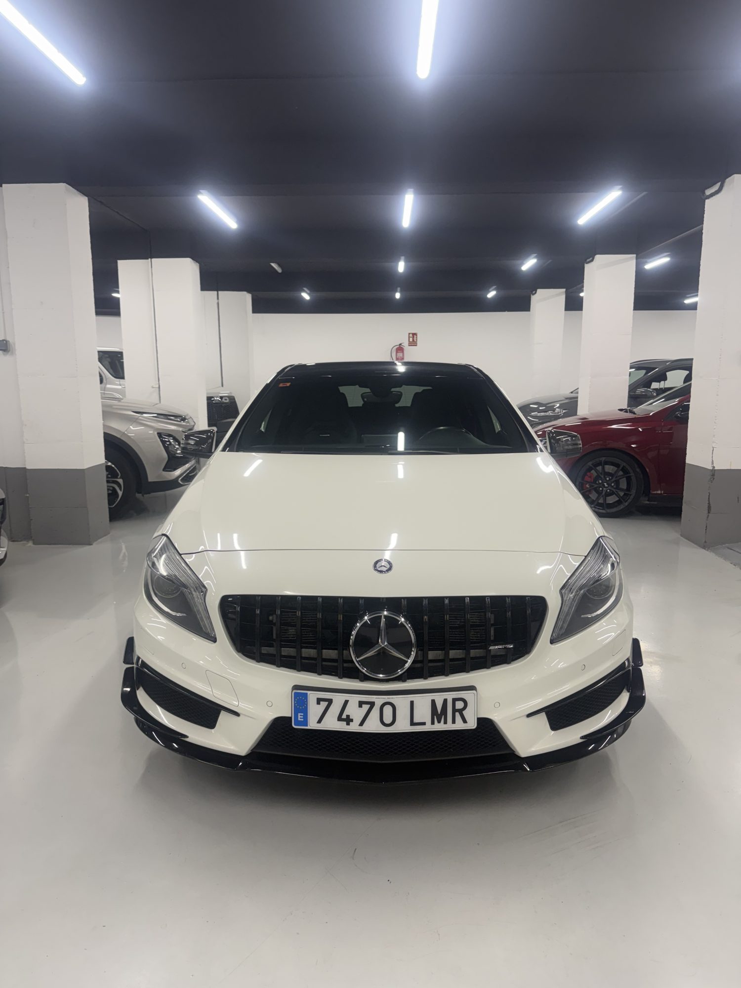 Mercedes A45 AMG ocasión Zaragoza blanco vista frontal en concesionario SZ Motor Mercedes A45 AMG ocasión Zaragoza blanco vista frontal en concesionario SZ Motor