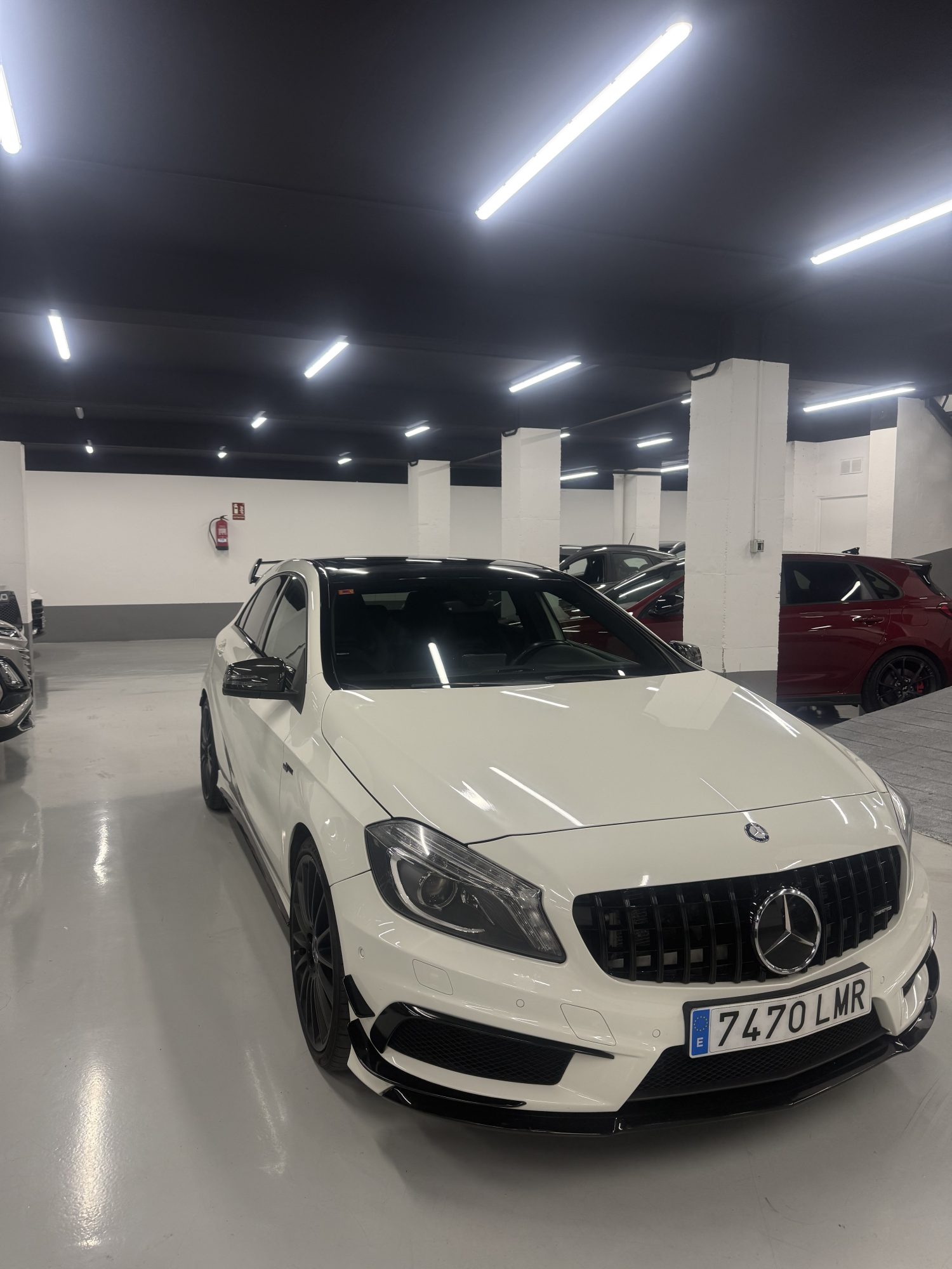 Mercedes A45 AMG ocasión Zaragoza blanco vista frontal en concesionario SZ Motor Mercedes A45 AMG ocasión Zaragoza blanco vista frontal en concesionario SZ Motor