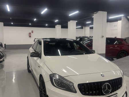 Mercedes A45 AMG ocasión Zaragoza blanco vista frontal en concesionario SZ Motor