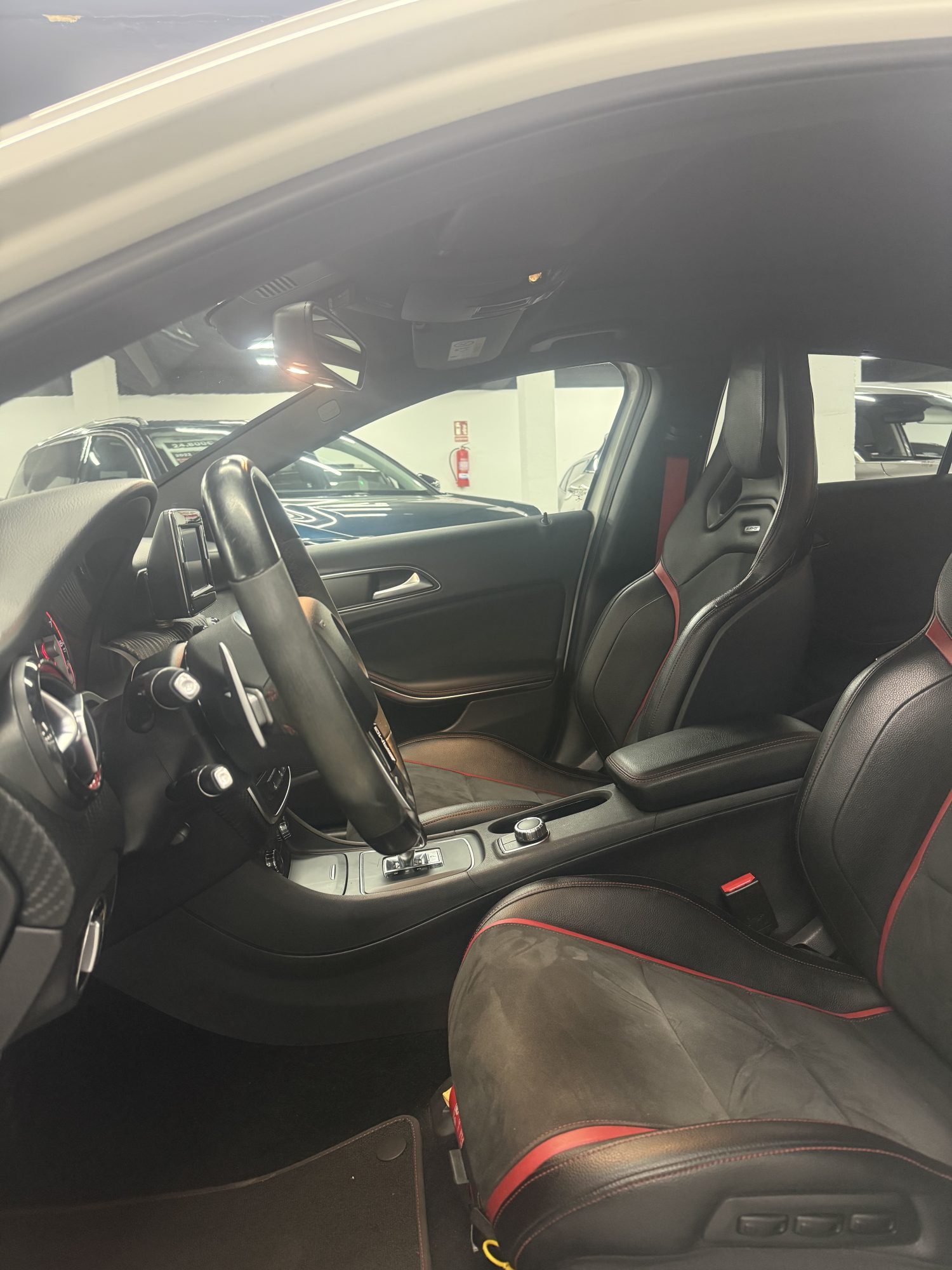Interior deportivo asientos Mercedes A45 AMG ocasión Zaragoza SZ Motor Interior deportivo asientos Mercedes A45 AMG ocasión Zaragoza SZ Motor