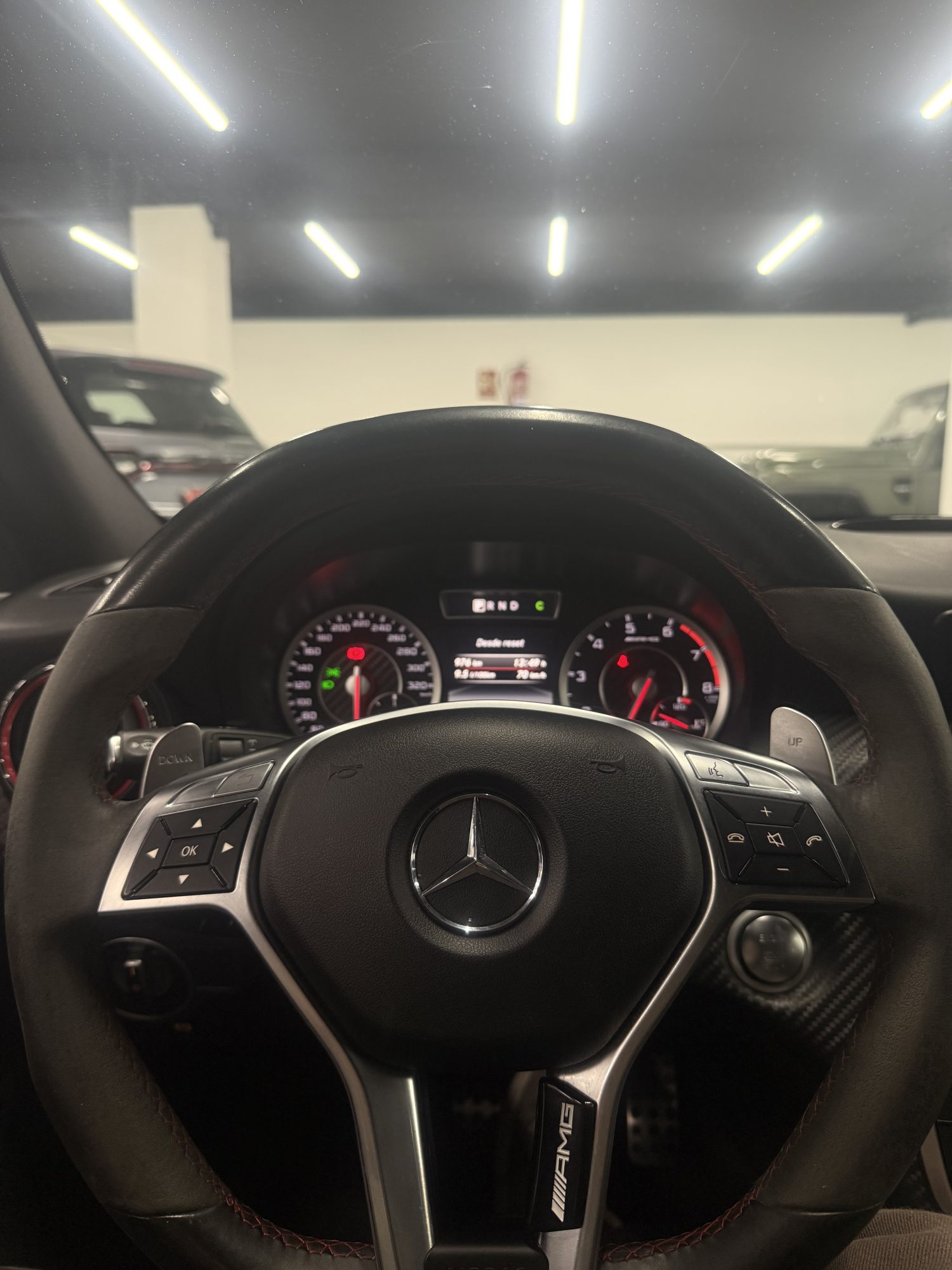 Interior deportivo Multimedia y Cockpit Mercedes A45 AMG ocasión Zaragoza SZ Motor Interior deportivo Multimedia y Cockpit Mercedes A45 AMG ocasión Zaragoza SZ Motor