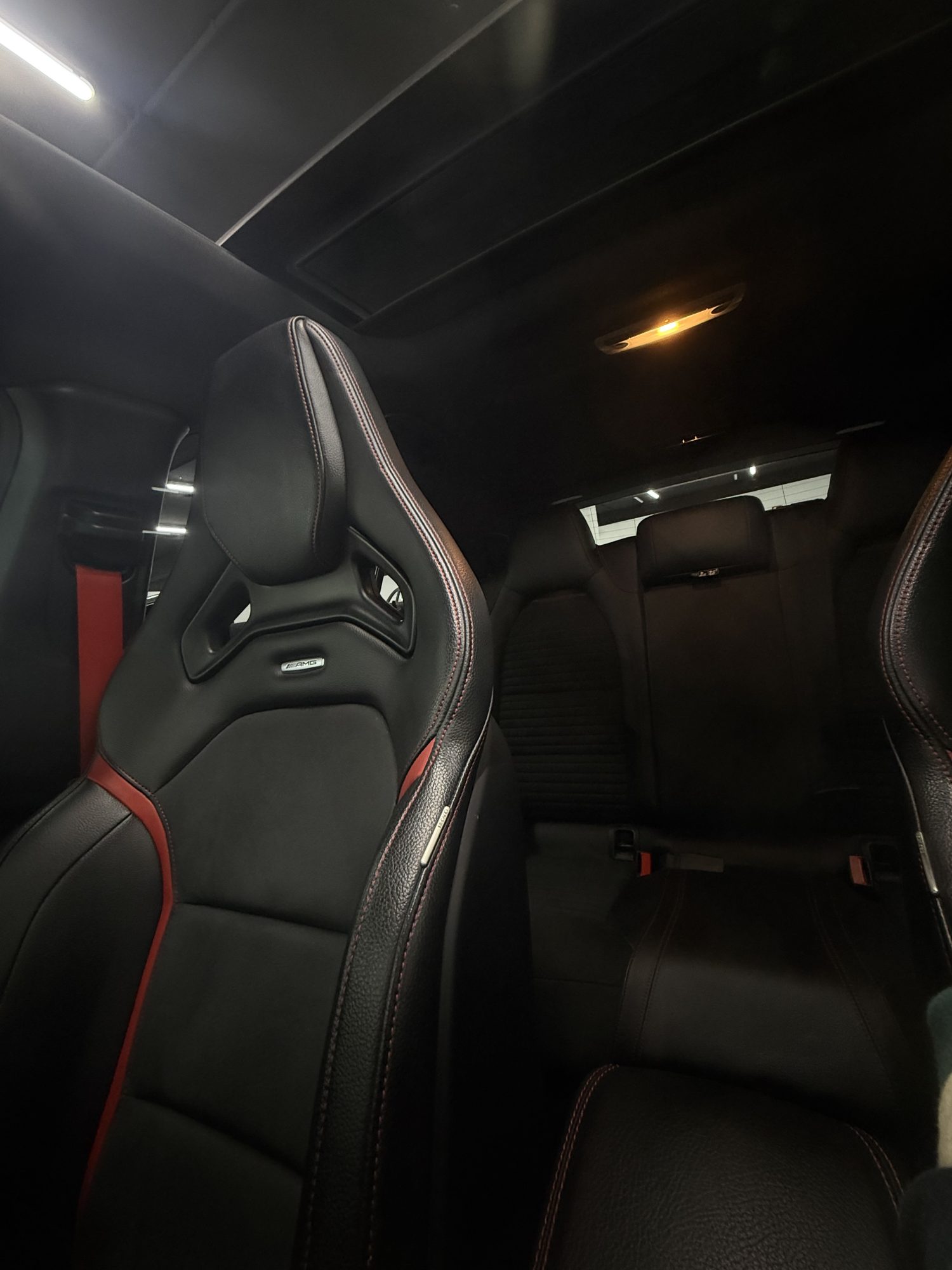 Interior deportivo asientos Mercedes A45 AMG ocasión Zaragoza SZ Motor Interior deportivo asientos Mercedes A45 AMG ocasión Zaragoza SZ Motor