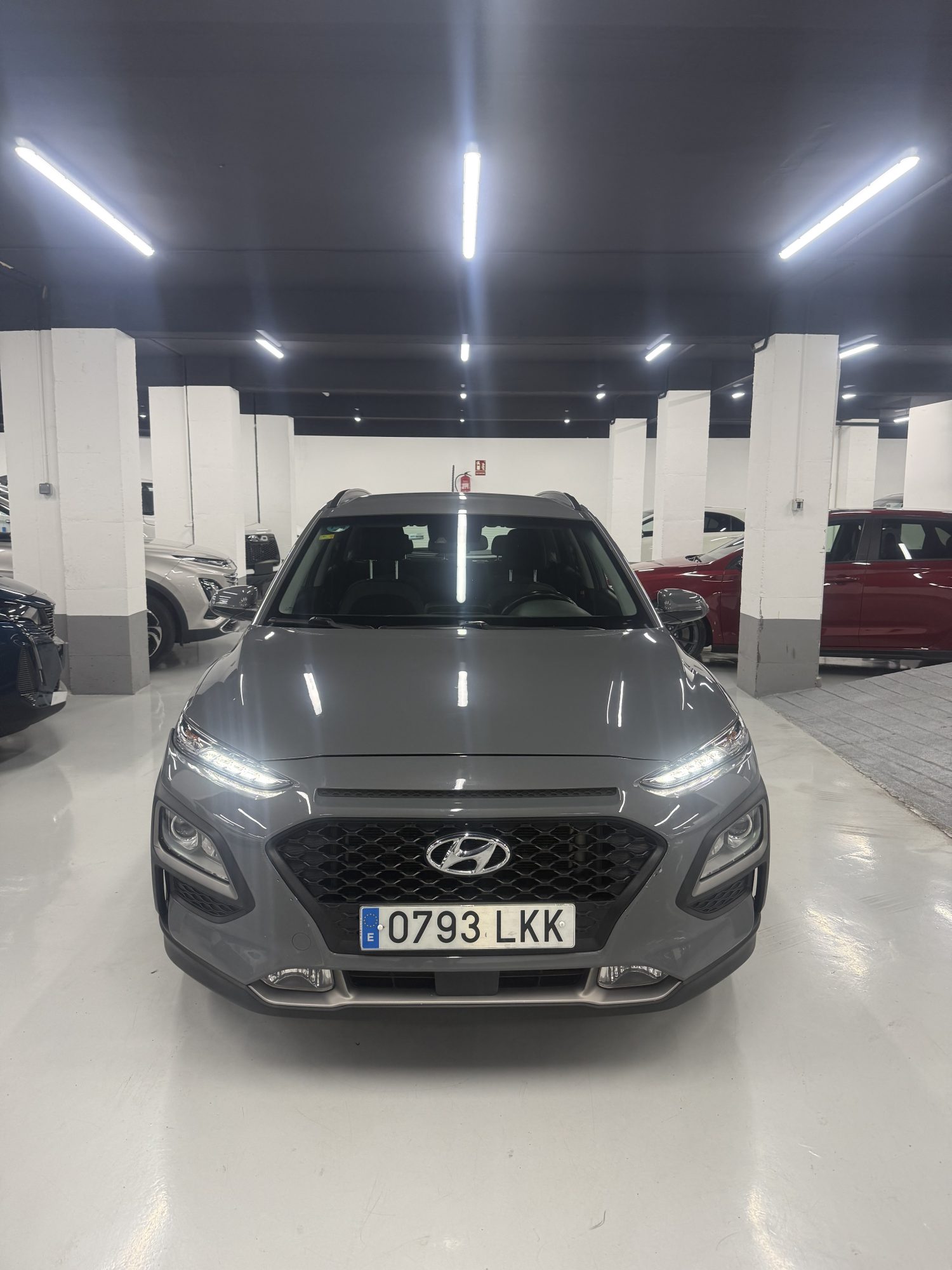 Hyundai Kona segunda mano Zaragoza vista frontal en concesionario SZ Motor Miguel Servet Hyundai Kona segunda mano Zaragoza vista frontal en concesionario SZ Motor Miguel Servet